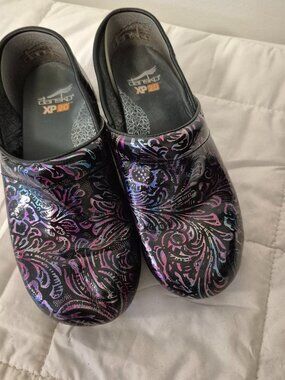 Dansko XP 2.0 Purple Bloom Black Patent Pattern Slip On Size 36 Nursing
